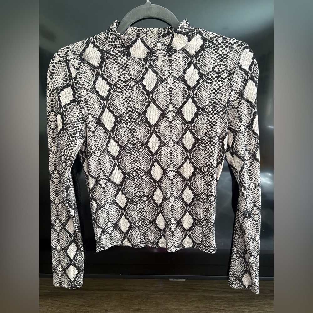 Caution to the Wind Top sz Small